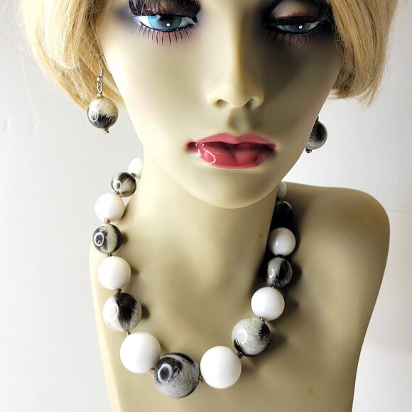 Black and White Large Ball Beads Collar Bib Necklace With Earrings - Picture 2 of 10
